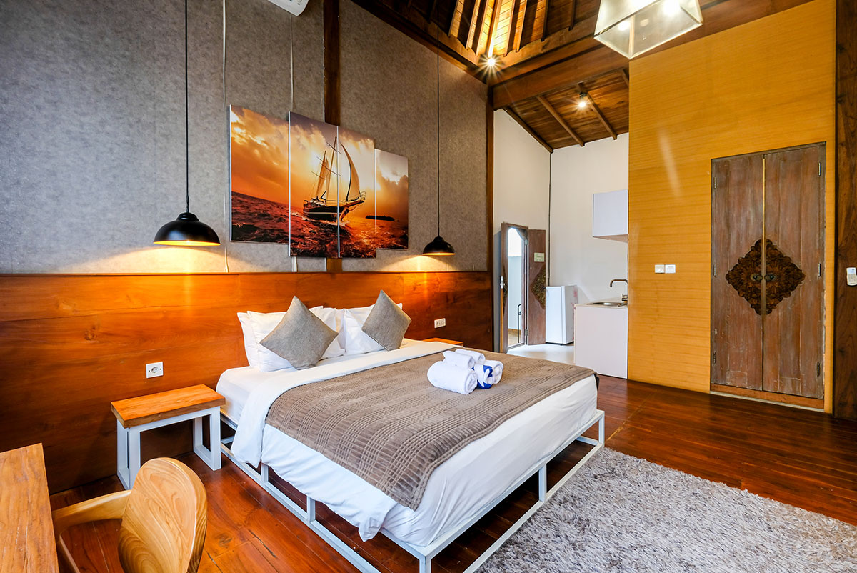2-deluxe-bedroom