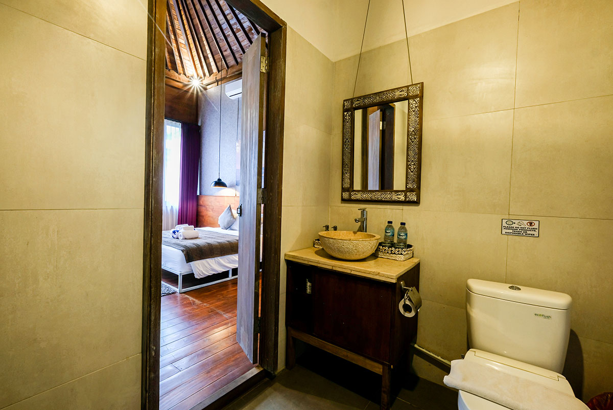 5-deluxe-bathroom